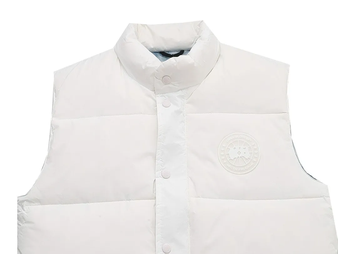 P480 White] Canadagoose/Canada Goose White Label Glacier Down Vest Canada Goose's new "Northern Lights Series" down vest Canada Goose's new "Northern Lights" Northern Lights White Label Down Vest is on sale! The light and layered colors give people the feeling of being trapped in the mist around icebergs and glaciers. It can be said to be very dreamy! Original YKK zipper, Size:XS-XXL